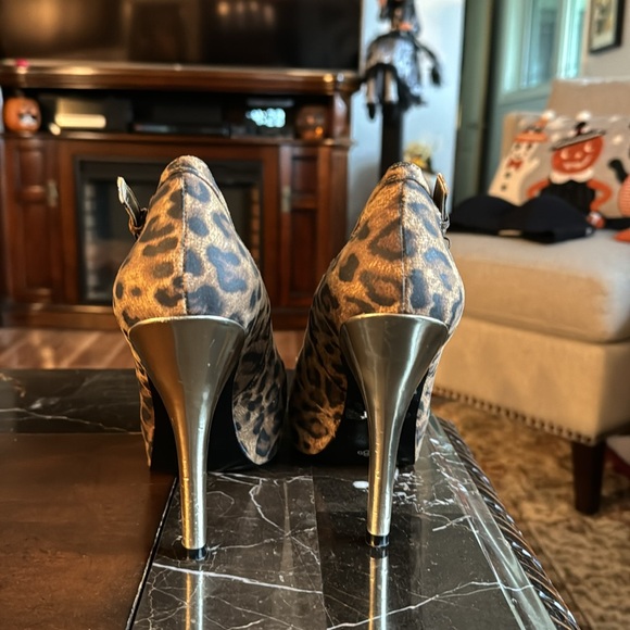 Open toe shoe by Guess - Picture 4 of 7